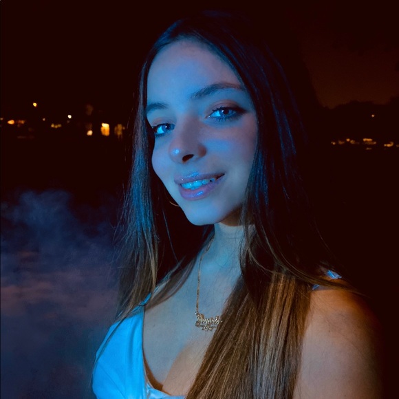 Meet your Posher, Daniela - Picture 1 of 1